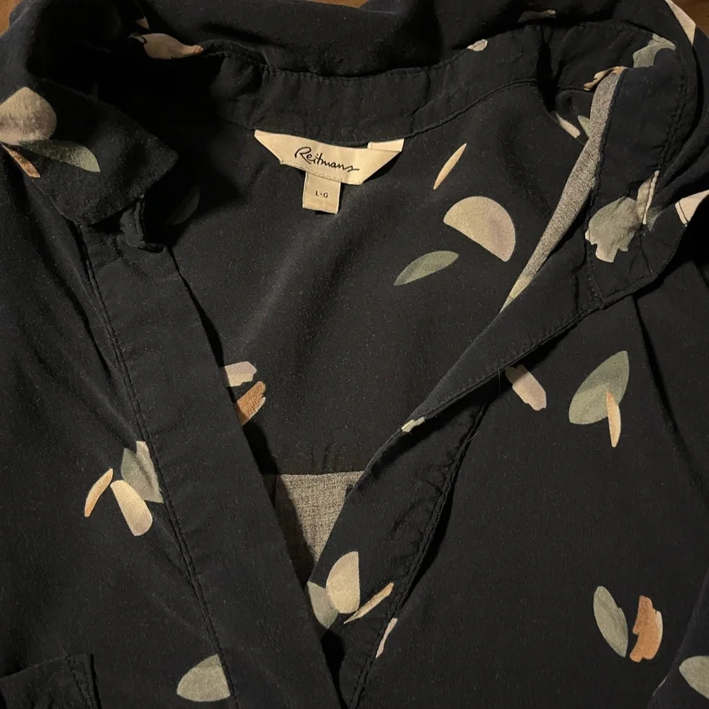 Ladies top - Picture 3 of 3